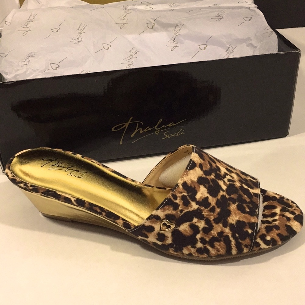 New in Box  Thalia Sodi Riyaleo Leopard low wedge SLIP ON‎